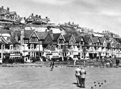 The-Bowling-Green-Grosvenor-Gardens.-1954.